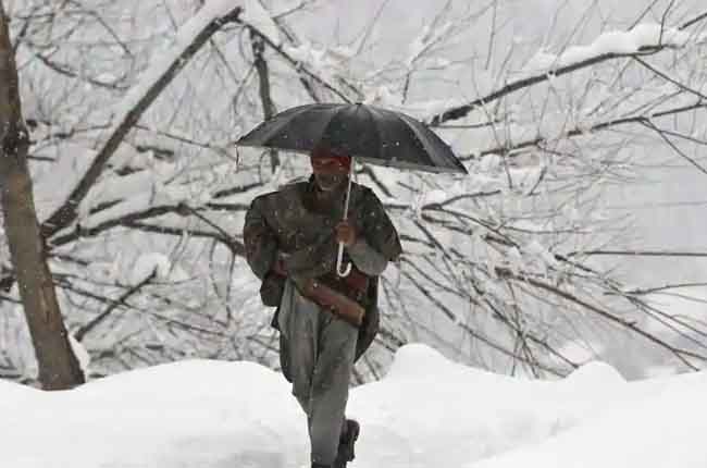 jammu srinagar highway closed Due To Snowfall