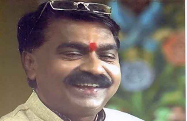 వేధింపులు : గుడిలో ఉరి వేసుకున్న ఫిలిం ప్రొడ్యూసర్ వేధింపులు : గుడిలో ఉరి వేసుకున్న ఫిలిం ప్రొడ్యూసర్