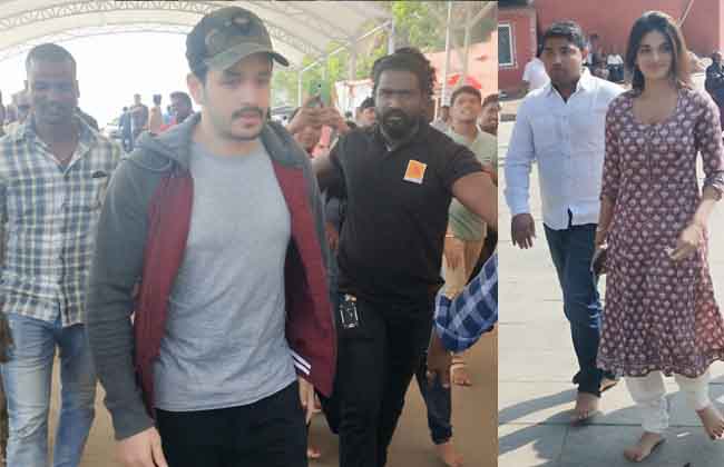 దుర్గమ్మ సన్నిధిలో మిస్టర్ మజ్ను టీమ్ దుర్గమ్మ సన్నిధిలో మిస్టర్ మజ్ను టీమ్