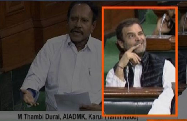 Rahul Gandhi started war with Ys Jagan mohan reddy on Ap Three capital issue