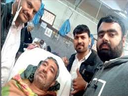 వాట్సాప్ పుణ్యమే: 20 ఏళ్ల తర్వాత కుటుంబాన్ని కలిశాడు వాట్సాప్ పుణ్యమే: 20 ఏళ్ల తర్వాత కుటుంబాన్ని కలిశాడు