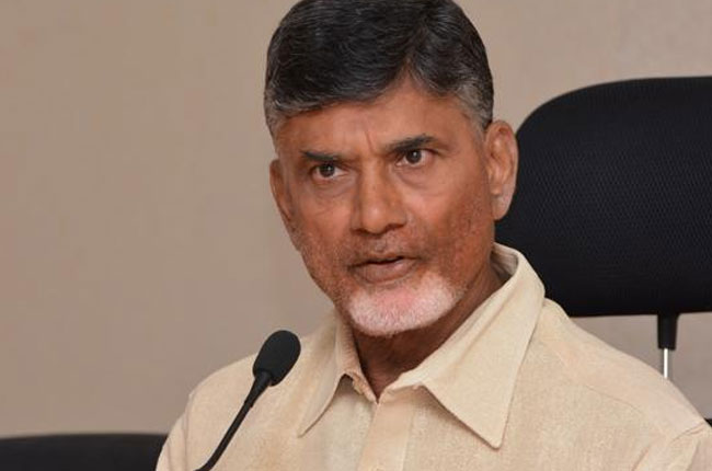 ఆ ముగ్గురివి మాయమాటలు : సీఎం చంద్రబాబు ఆ ముగ్గురివి మాయమాటలు : సీఎం చంద్రబాబు