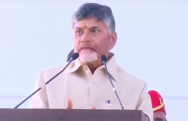 హైదరాబాద్ నుంచి తరలిరావాల్సిందేమీలేదు : చంద్రబాబు హైదరాబాద్ నుంచి తరలిరావాల్సిందేమీలేదు : చంద్రబాబు