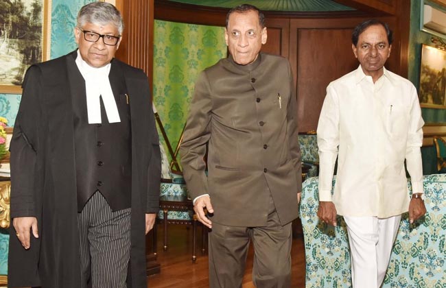 తెలంగాణ సీజేగా రాధాకృష్ణన్ ప్రమాణం తెలంగాణ సీజేగా రాధాకృష్ణన్ ప్రమాణం