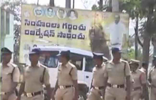 కిర్లంపూడి ఉద్రిక్తం: కాపు జేఏసీ మీటింగ్ కిర్లంపూడి ఉద్రిక్తం: కాపు జేఏసీ మీటింగ్