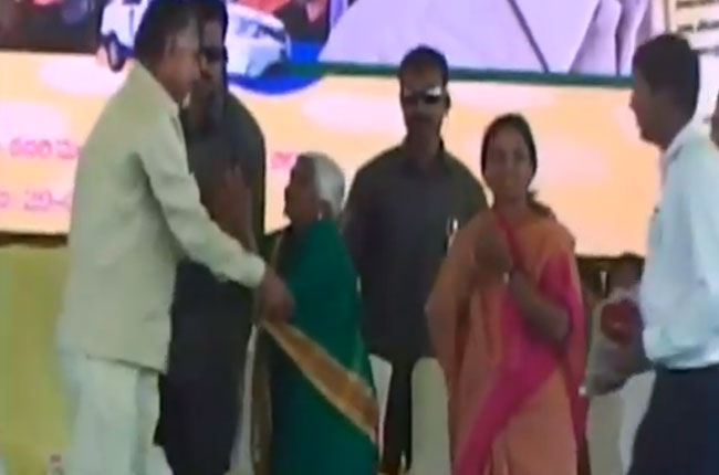 Elderly Rs. 50 thousand help For the construction of Amravati