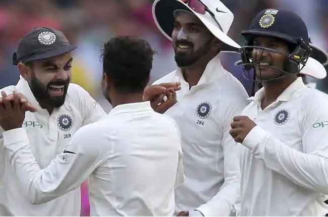 సిడ్నీ టెస్టు : కష్టాల్లో ఆసీస్ సిడ్నీ టెస్టు : కష్టాల్లో ఆసీస్