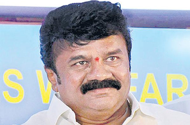 సీఎం కేసీఆర్ దృష్టికి తీసుకెళ్లి నష్టపరిహారం ఇప్పిస్తా : తలసాని సీఎం కేసీఆర్ దృష్టికి తీసుకెళ్లి నష్టపరిహారం ఇప్పిస్తా : తలసాని