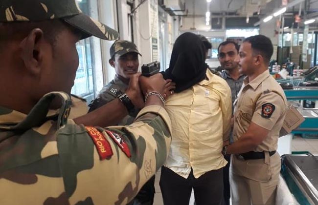 హైదరాబాద్ డీమార్ట్లో తీవ్రవాది వీడియో : అసలు నిజం ఇదే హైదరాబాద్ డీమార్ట్లో తీవ్రవాది వీడియో : అసలు నిజం ఇదే