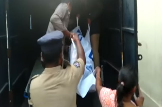 కట్టుకున్న భార్యను కడతేర్చాడు : మూడు నెలల గర్భిణీ హత్య కట్టుకున్న భార్యను కడతేర్చాడు : మూడు నెలల గర్భిణీ హత్య