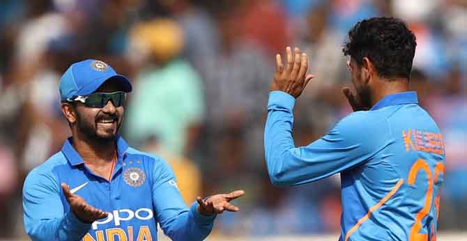 INDvAUS: హమ్మయ్య ఒక్క వికెట్ పడింది INDvAUS: హమ్మయ్య ఒక్క వికెట్ పడింది