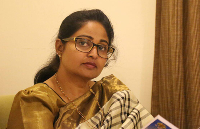 Divya Vani Hot Comments on YS Sharmila