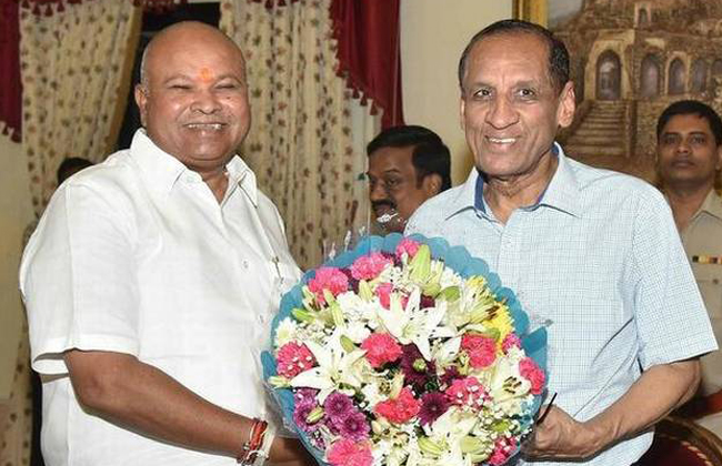 ఏపీ ప్రభుత్వాన్ని బర్తరఫ్ చేయండి : గవర్నర్ ను కోరిన కన్నా ఏపీ ప్రభుత్వాన్ని బర్తరఫ్ చేయండి : గవర్నర్ ను కోరిన కన్నా