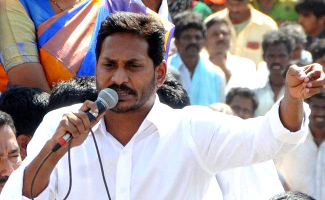 ప్రభుత్వ పరిధిలోకి ప్రైవేట్ ఆసుపత్రులు: జగన్ కీలక నిర్ణయం ప్రభుత్వ పరిధిలోకి ప్రైవేట్ ఆసుపత్రులు: జగన్ కీలక నిర్ణయం