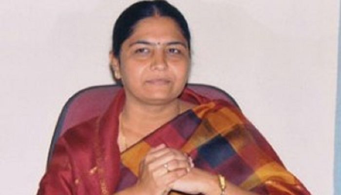 BJP leader DK Aruna meeting with ex-minister Sunitha Lakshmi Reddy