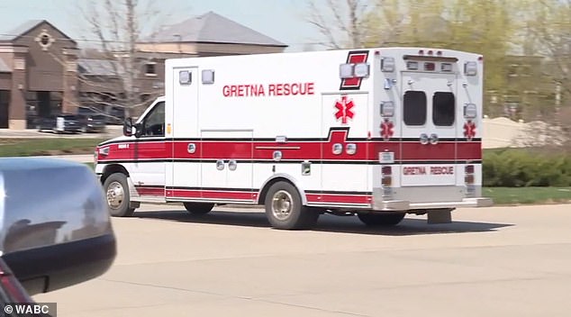 59 old man life is 'saved' Ambulance stuck in the pit heart rate of 200 beats per minute hits Patient sefe in Nebraska