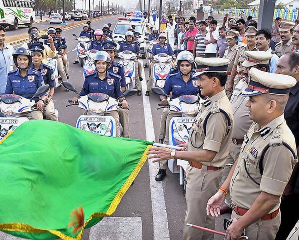ఏపీ మహిళల రక్షణ కోసం శక్తి టీమ్స్ ఏపీ మహిళల రక్షణ కోసం శక్తి టీమ్స్