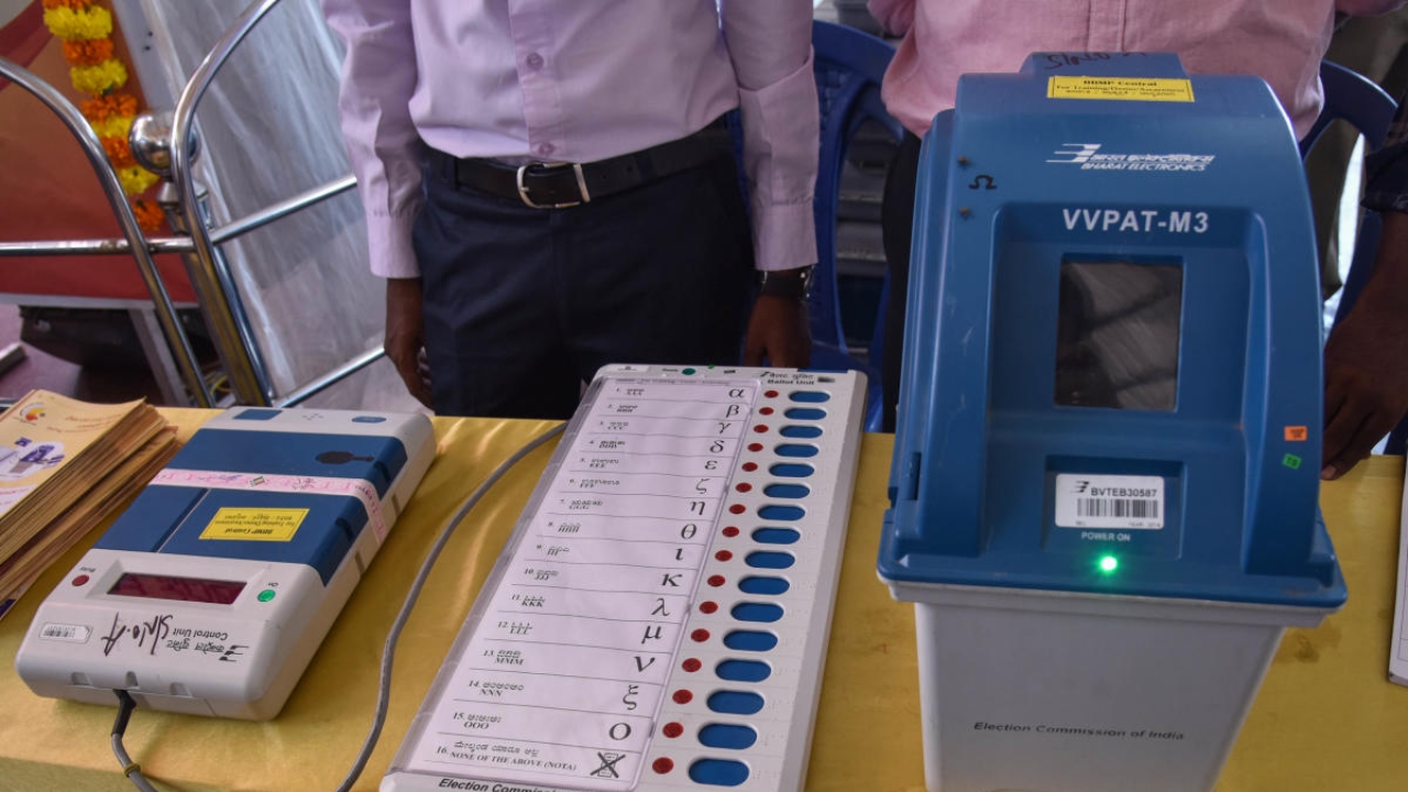 వీవీ ప్యాట్స్ లెక్కింపు : పొలిటికల్ పార్టీల్లో కొత్త ఆందోళన వీవీ ప్యాట్స్ లెక్కింపు : పొలిటికల్ పార్టీల్లో కొత్త ఆందోళన