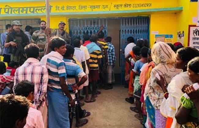 Voters who came to polling stations in Chhattisgarh Dantewada