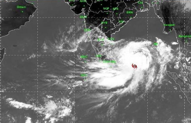 Cyclone Fani hovers 840 km from Chennai