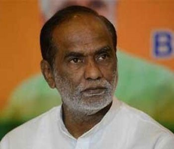 చనిపోయిన విద్యార్థుల కుటుంబాలకు రూ.కోటి ఇవ్వాలి : బీజేపీ డిమాండ్ చనిపోయిన విద్యార్థుల కుటుంబాలకు రూ.కోటి ఇవ్వాలి : బీజేపీ డిమాండ్