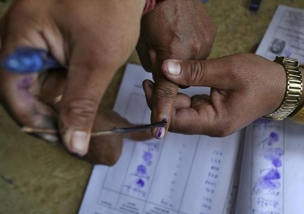 Estimated voter turnout till 2 pm for the 4th phase of #LokSabhaElections2019 is 38.63%. Voting is underway in 72 constituencies, across 9 states.