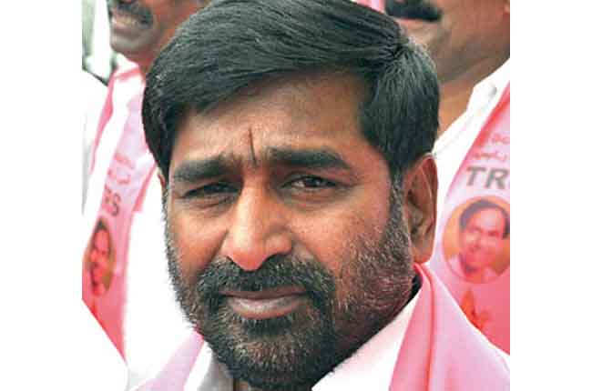 గిరిజన తండాల్లో మంత్రి జగదీశ్వర్ రెడ్డి పర్యటన గిరిజన తండాల్లో మంత్రి జగదీశ్వర్ రెడ్డి పర్యటన