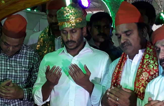 ys jagan visits ameen peer dargah