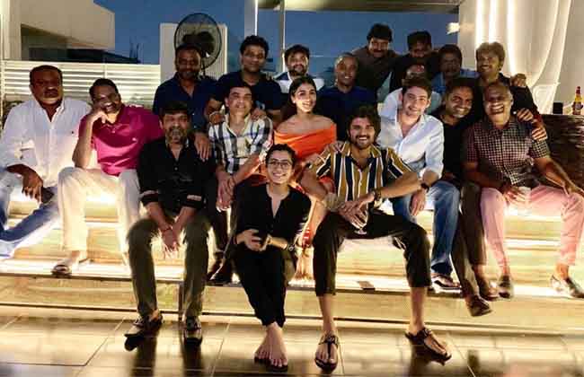 మహర్షి సక్సెస్ సెలబ్రేషన్స్లో డియర్ కామ్రేడ్ టీమ్ మహర్షి సక్సెస్ సెలబ్రేషన్స్లో డియర్ కామ్రేడ్ టీమ్