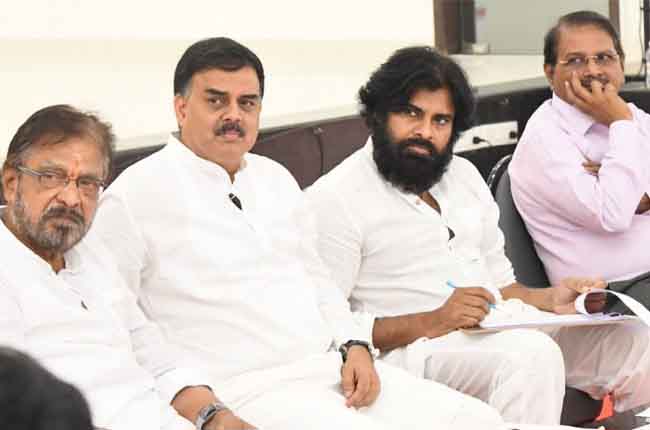 పీఆర్పీ ఫీవర్ : ఎదురుదెబ్బలకు తట్టుకోవాలి – పవన్ పీఆర్పీ ఫీవర్ : ఎదురుదెబ్బలకు తట్టుకోవాలి – పవన్