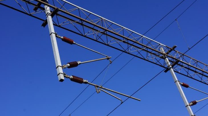 16 Years yong boy Selfie high-tension wire in the train in Rajasthan, suffers 70% burns