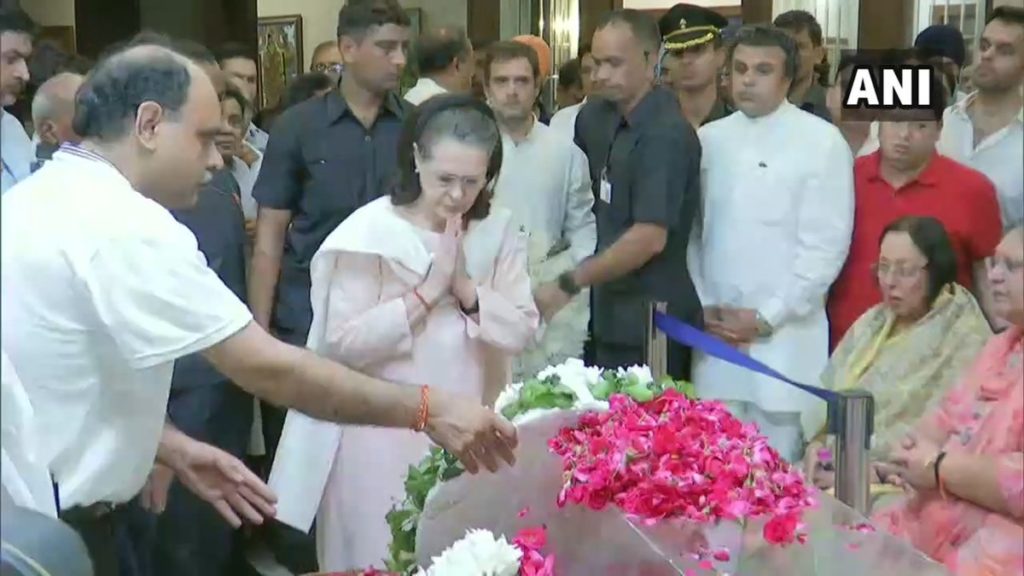 : Former PM Dr Manmohan Singh, Congress interim president Sonia Gandhi and Rahul Gandhi pay tribute to former Union Finance Minister Arun Jaitley