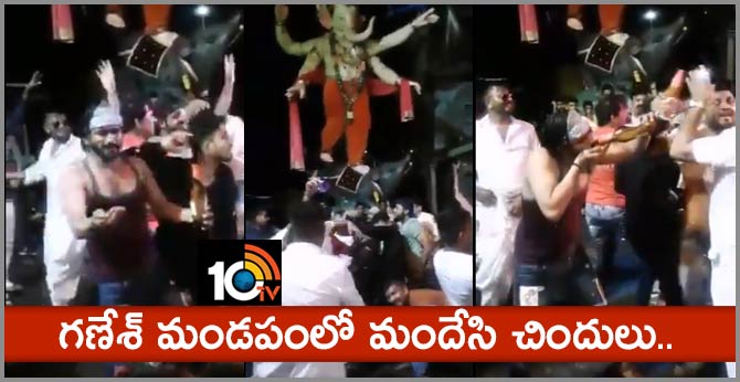Ganesh chaturthi surat bhakts dance drunk in ganpati idol Surat