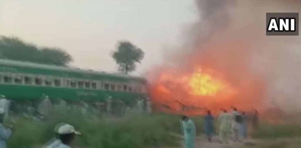 Pakistan: Death toll rises to 16, in incident where fire broke out in Karachi-Rawalpindi Tezgam express train in Liaqatpur