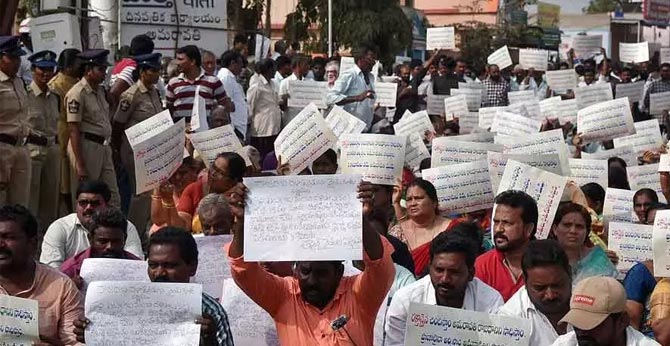 http://www.10tv.in/ap-capital-amaravati-people-protest-6th-day-21810