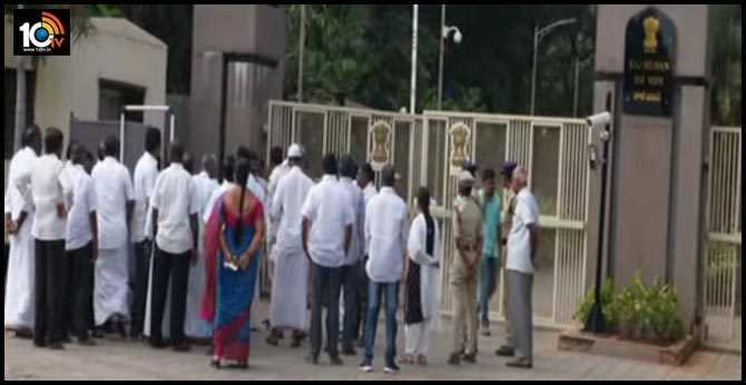 Amaravati Farmers Meets Governor Over Capital Change Issue