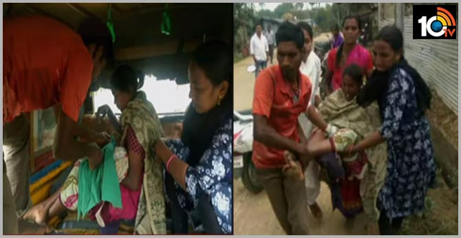 Ambulance late..Roadside Pregnant Delivery