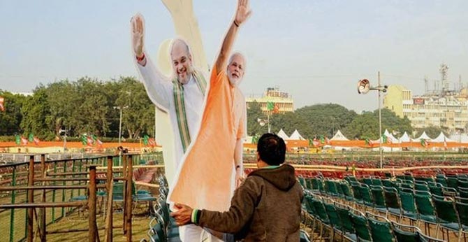 అందరి చూపు అటే : రామ్ లీలా మైదాన్లో మోడీ మెగా ర్యాలీ అందరి చూపు అటే : రామ్ లీలా మైదాన్లో మోడీ మెగా ర్యాలీ