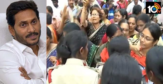 అమరావతిని మార్చొద్దంటూ రైతులు, మహిళలు ఆందోళన అమరావతిని మార్చొద్దంటూ రైతులు, మహిళలు ఆందోళన