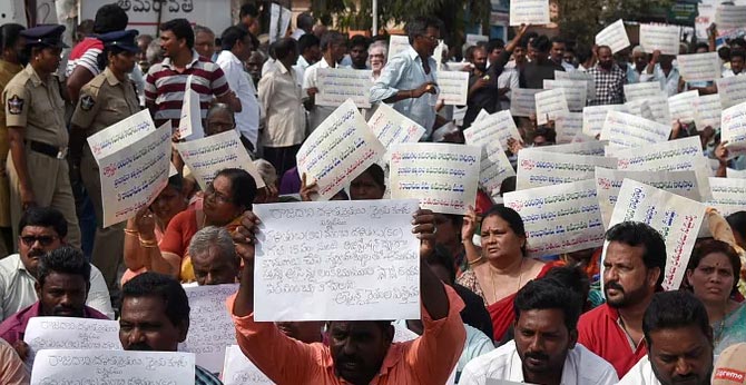 Farmers Protest Uddandi Rayapalem