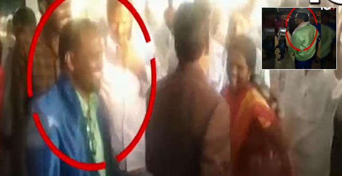 Father dies in daughter's wedding procession