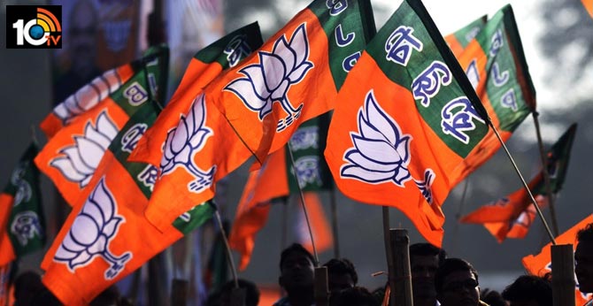 జిల్లా అధ్యక్షుల ఎంపికలో ఆ నలుగురిదే హవా! జిల్లా అధ్యక్షుల ఎంపికలో ఆ నలుగురిదే హవా!