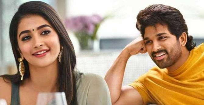 అల్లూ అర్జున్ స్టెప్పులు లీక్ చేసిన హీరోయిన్: నెట్టింట్లో వైరల్ అల్లూ అర్జున్ స్టెప్పులు లీక్ చేసిన హీరోయిన్: నెట్టింట్లో వైరల్
