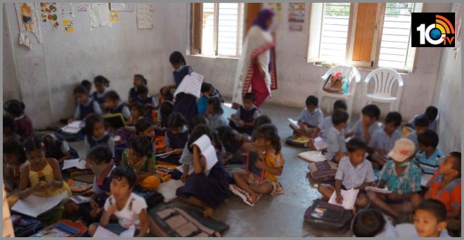 Hindhi teacher harassment of girl students in Suryapet Huzoornagar Mandal is a primary school