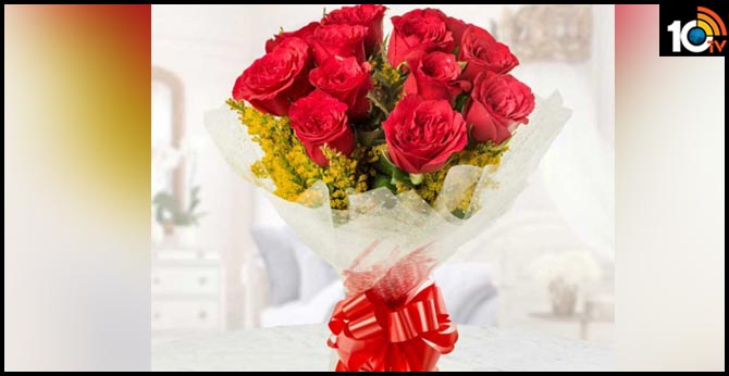 IAS Officer Fines Official Rs 5000 For Giving Plastic Wrapped Bouquet in Auragabad