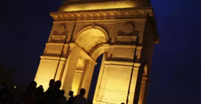 25-year-old sets himself ablaze at India Gate: Police