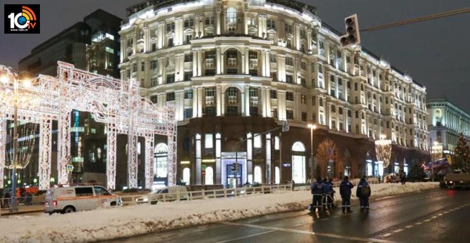 Moscow gets tons of fake snow as New Year gift to fight Russia's warmest winter