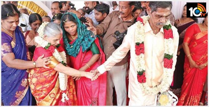 మనసులు కలిసిన శుభవేళ: 60 ఏళ్ల వయస్సులో ఒక్కటైన జంట మనసులు కలిసిన శుభవేళ: 60 ఏళ్ల వయస్సులో ఒక్కటైన జంట