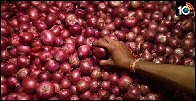Prices of onion reach For Rs.200 in Telugu states