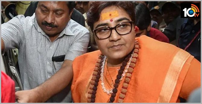 ‘ఉగ్రవాది గో బ్యాక్ ’అంటూ బీజేపీ ప్రఙ్ఞా సింగ్ను అడ్డుకున్న విద్యార్ధులు ‘ఉగ్రవాది గో బ్యాక్ ’అంటూ బీజేపీ ప్రఙ్ఞా సింగ్ను అడ్డుకున్న విద్యార్ధులు